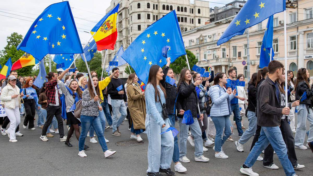 Moldova votes yes to join the EU by razor-thin margin