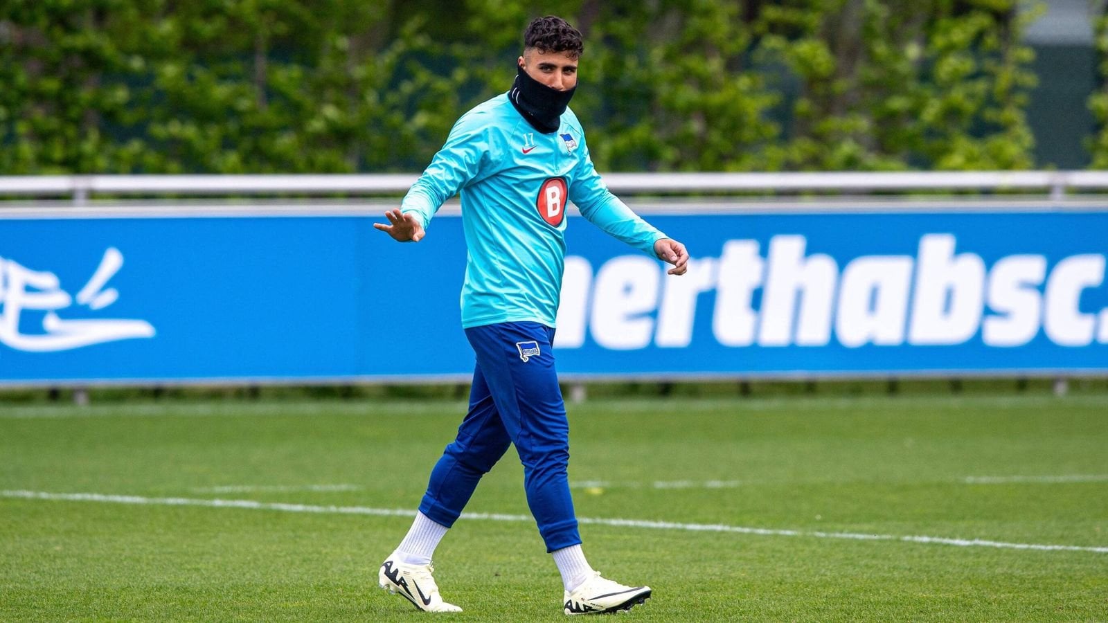 Internet-Star Nader El-Jindaoui trainiert bei Reus-Klub LA Galaxy mit
