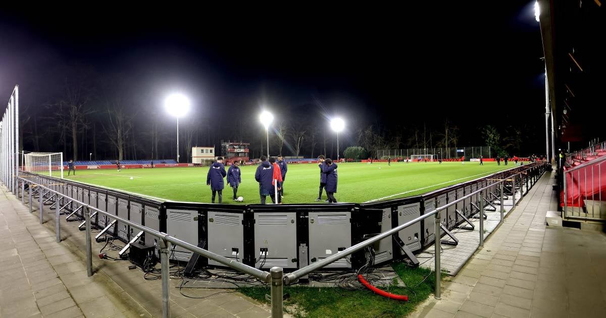 PSV en Feyenoord waarschuwen jeugdspelers voor Instagram-account dat vraagt om naaktfoto's