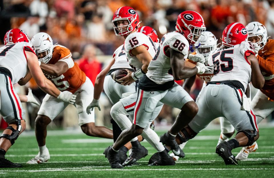 Georgia Bulldogs quarterback Carson Beck (15) looks for a handoff in the second quarter of the Longhorns' game against the Georgia Bulldogs at Darrell K. Royal Texas Memorial Stadium in Austin, Oct. 19, 2024.