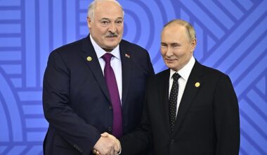 Russian President Vladimir Putin (R) greets Belarus President Alexander Lukashenko