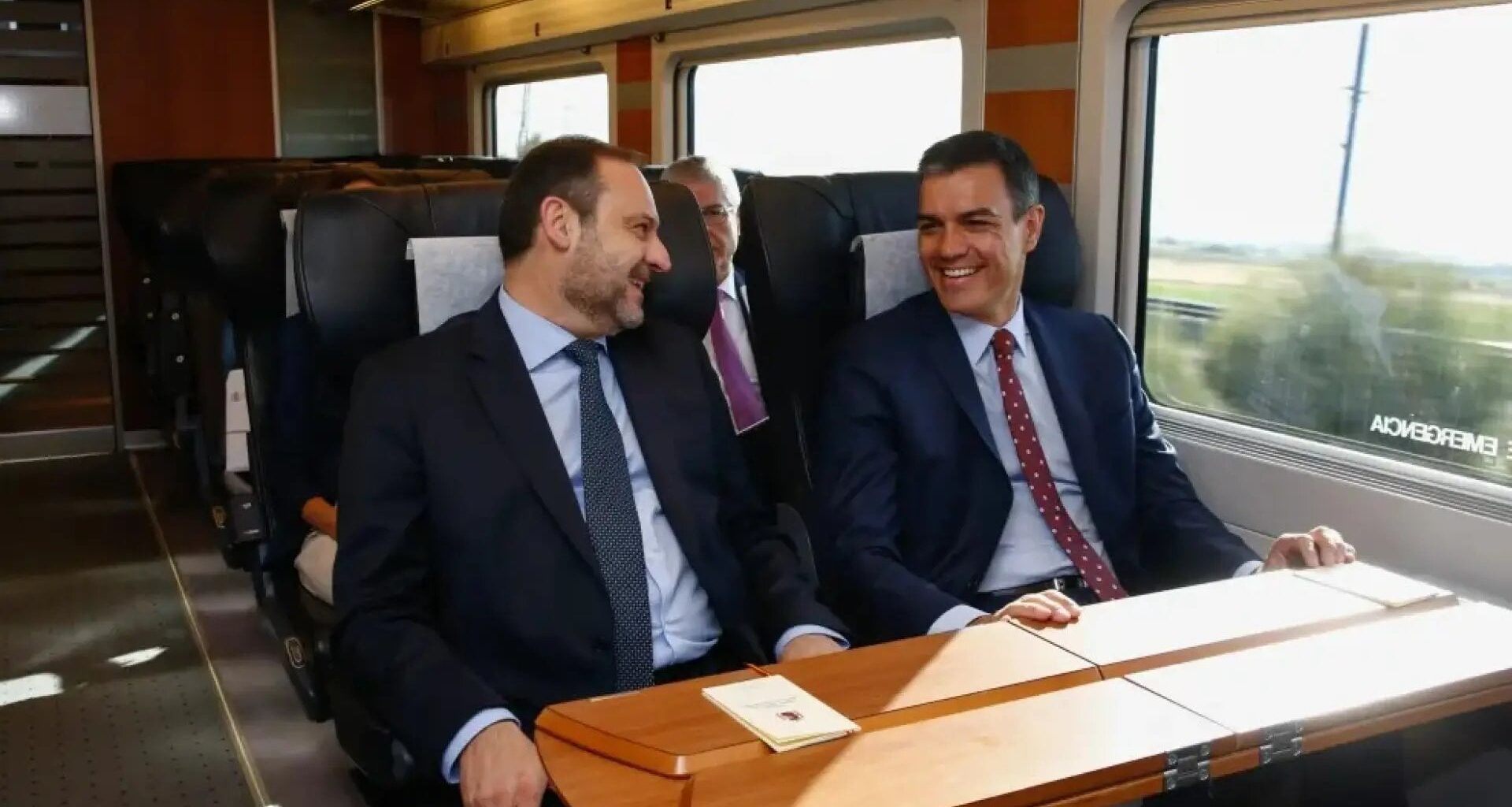 Sánchez dijo en el Senado que la decisión de ver a Delcy fue "muy buen juicio" de Ábalos: Moncloa ahora dice que la desautorizó