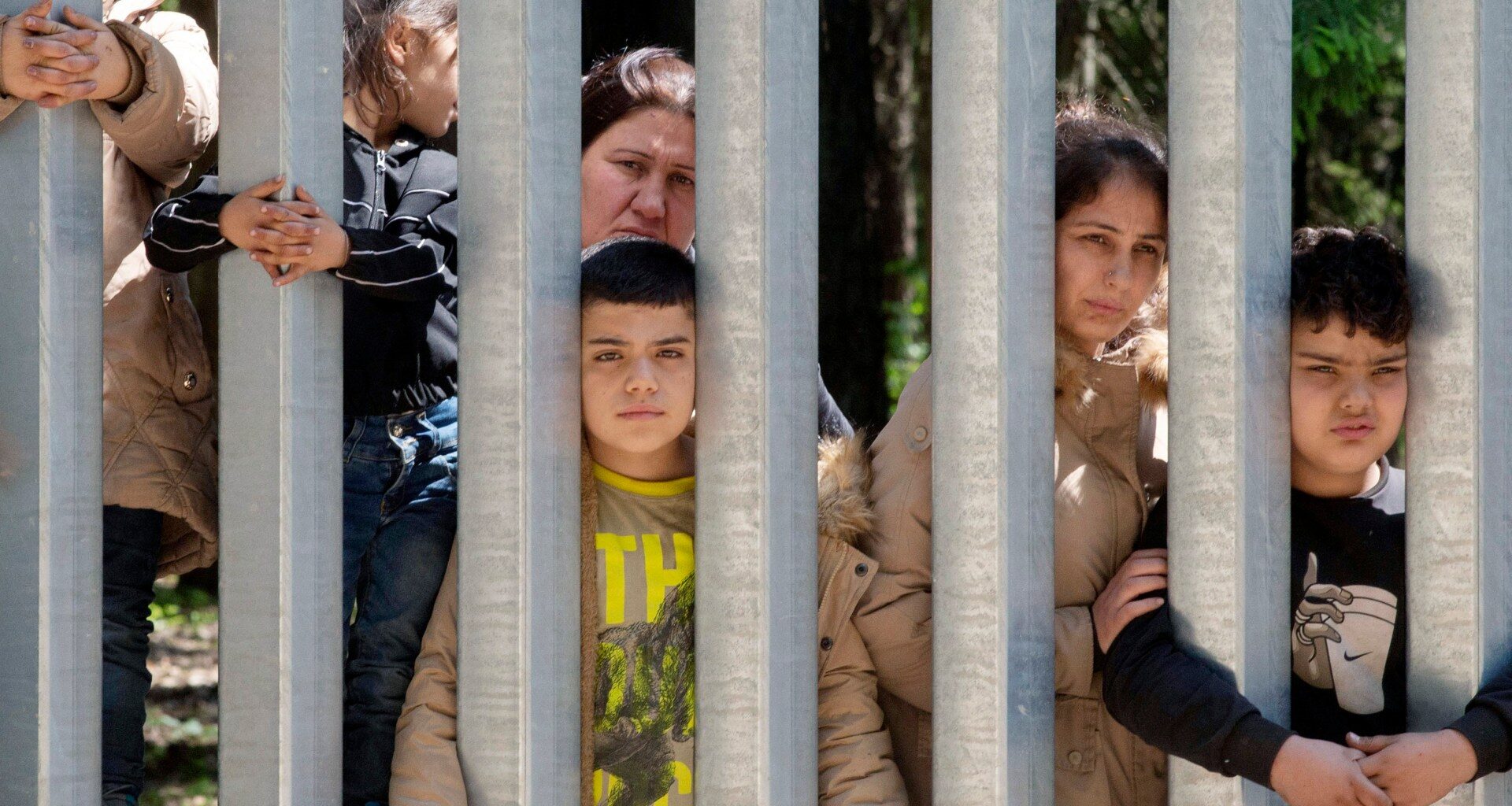 Poland to temporarily suspend asylum rights amid Belarus border tensions | Migration News