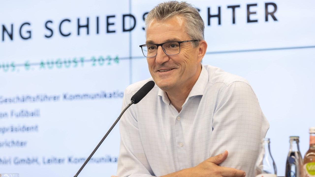 Schiri-Boss Kircher reagiert auf Ittrich-Kritik: "Die Belastungssteuerung ist mit jedem Schiedsrichter der DFB Schiri GmbH im Einzelfall abgesprochen. Wir haben einen sehr engen Draht zu den Aktiven, auch zu Patrick Ittrich, von Beginn an nach seiner Verletzung nach seinem privaten Trainingslager."