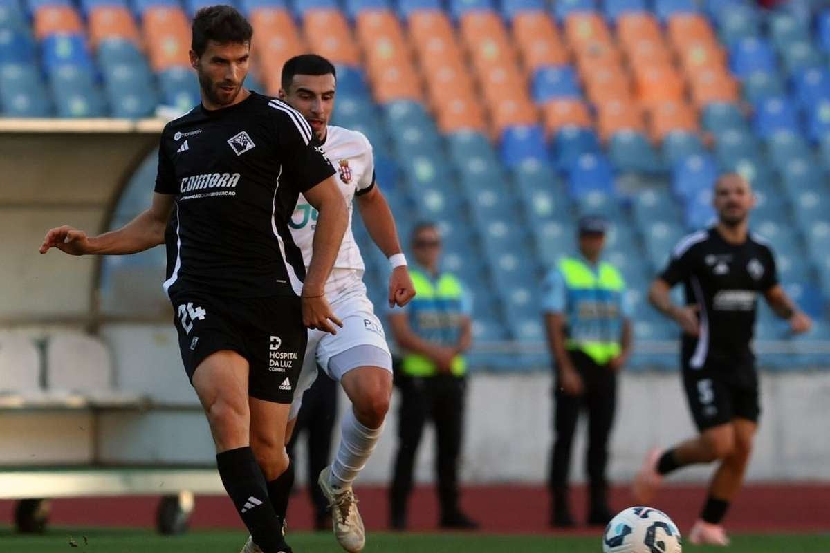 Síntese Liga 3: Belenenses não desarma da liderança, Académica chumba mais um exame