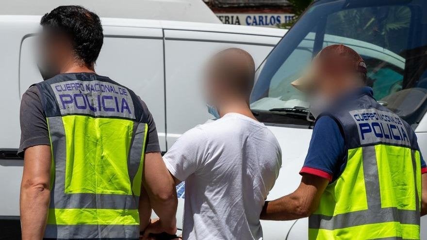 La Fiscalía pide 2 años de cárcel para los neonazis que atentaron contra la sede de Podemos en Cartagena