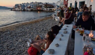 Tourism revenue drops in Greece despite sharp summer tourism crunch