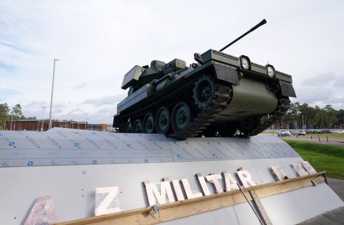 Latvian president: “Militarized sculptures” – callback from Soviet Era