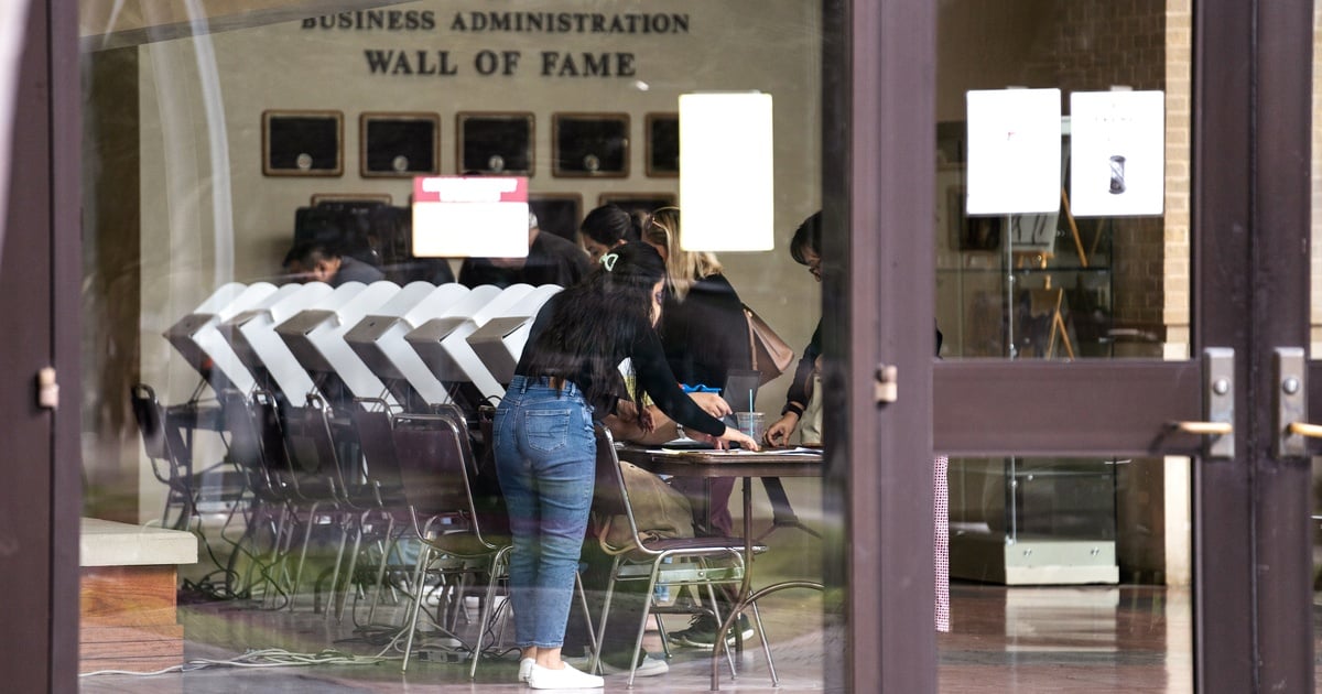 South Texas university students want early voting site
