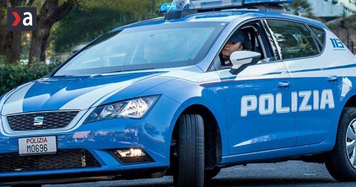 Talianski policajti zadržali trinásť členov siete prevádzačov migrantov