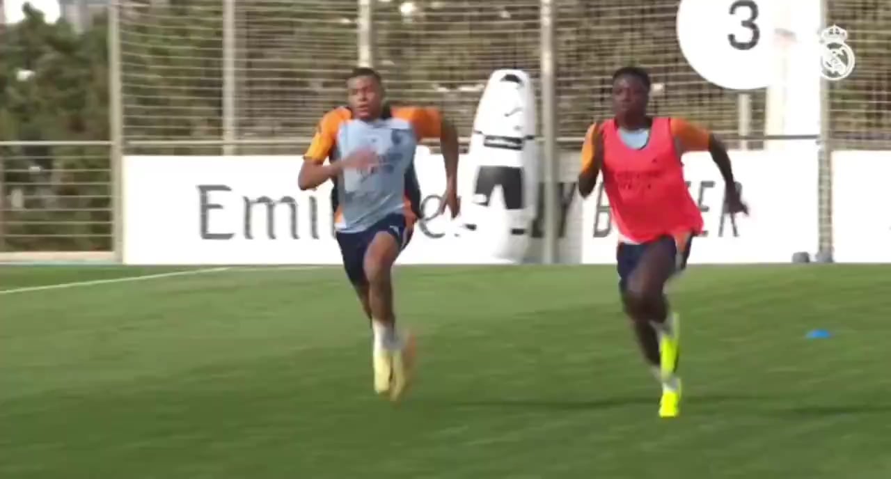 Mbappé and Vini sprinting together in today’s training. I wonder who’s faster