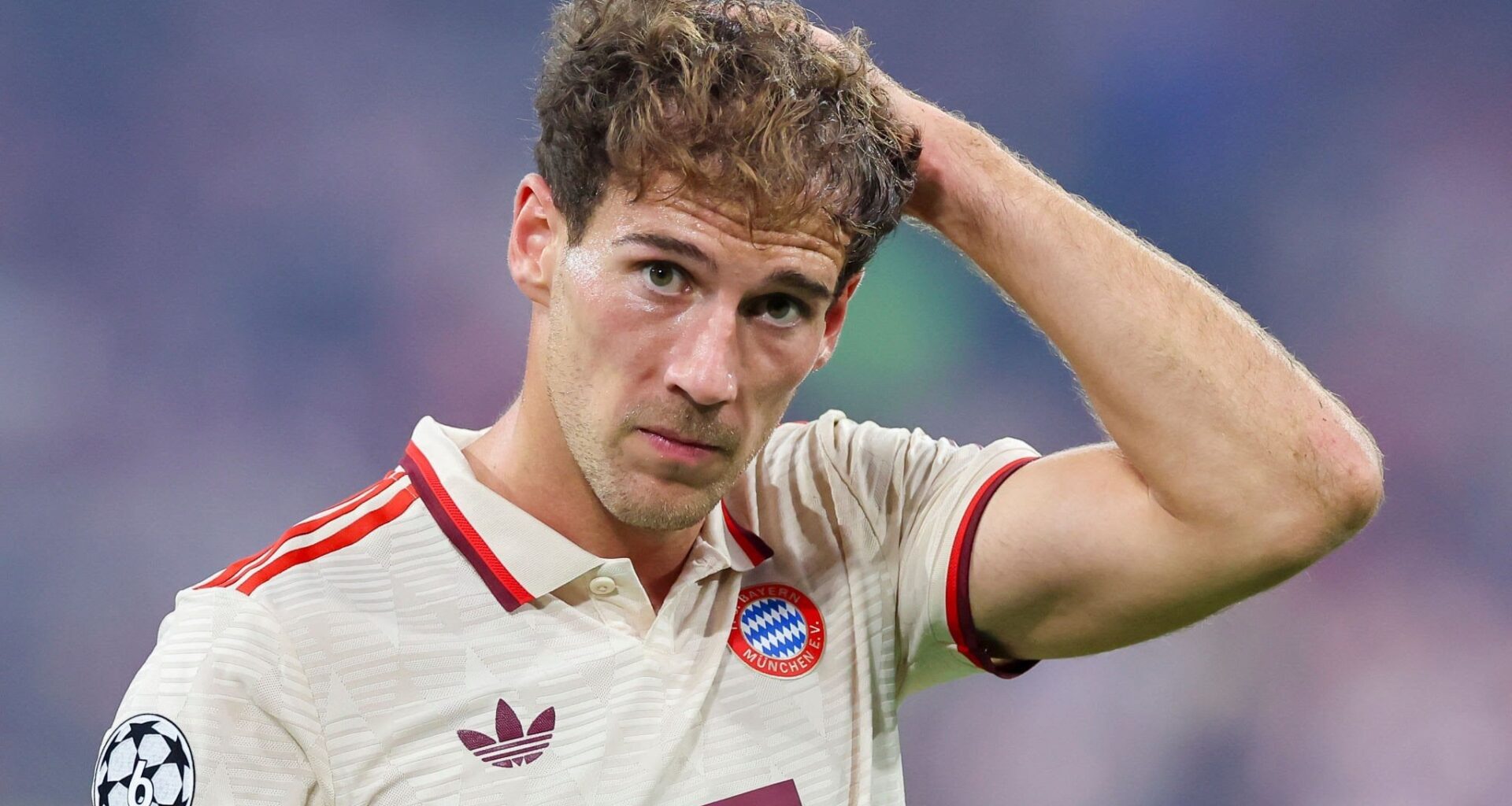 Manchester United are still keeping an eye on Leon Goretzka. The English club had already enquired about Goretzka in the summer, who is still considered a potential replacement for Casemiro in January. As of now, however, Goretzka is still not considering leaving Bayern
