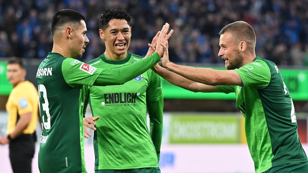 Regensburg ohne Chance: Paderborn siegt und klettert auf Rang zwei
