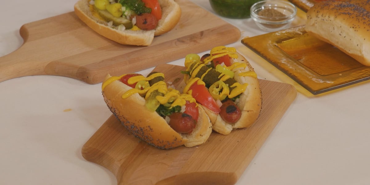 Ribbon cutting to celebrate business selling Chicago-style hot dogs in Carbondale