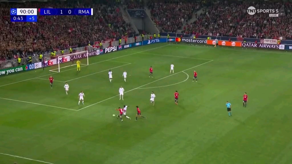 Jude getting angry at Vini & Mbappé for not pressing/helping the team in defense