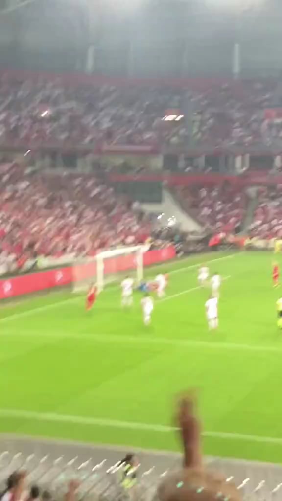 Fan recording of Arda's footwork from the stands