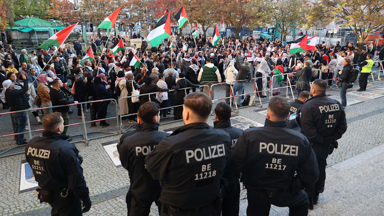 Anti-Israel-Demo : Nahost-Konflikt wird zur Zerreißprobe für Berlin | Regional