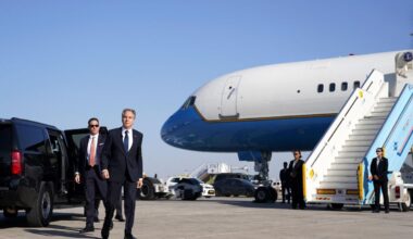 Blinken Meets Saudi Leader in Bid to Ease Israeli Conflicts