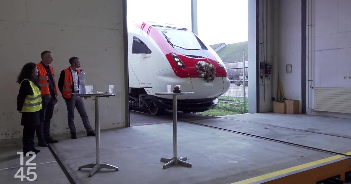 Les CFF présentent leur premier train Intercity pendulaire entièrement rénové - rts.ch