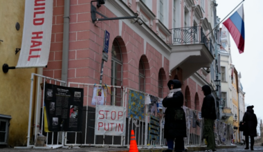 Estonian PM wants Russians banned from voting