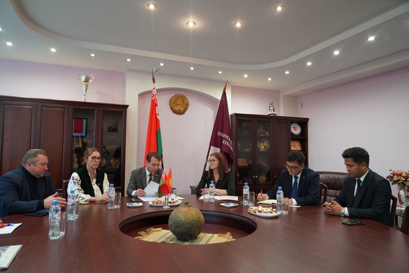 Meeting of Vice Ministers of Culture of Kyrgyzstan and Belarus held as part of Kyrgyz Days of Culture in Minsk