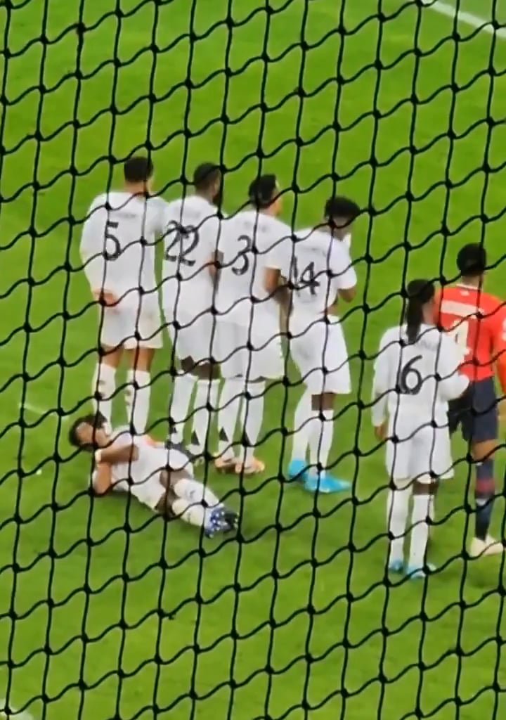 Rudiger making Endrick cross his arms in the free kick wall