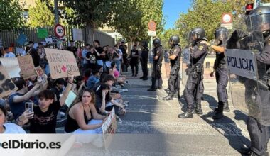 Cargas policiales en la protesta estudiantil por la EBAU en Murcia: "Nos han reprimido de una manera muy agresiva"