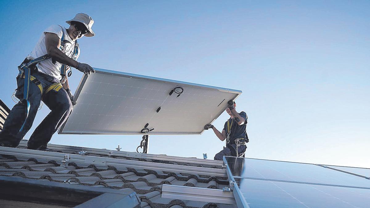 España hace historia ‘verde’: un año entero con más de la mitad de su electricidad producida con renovables (y ya siempre será así)