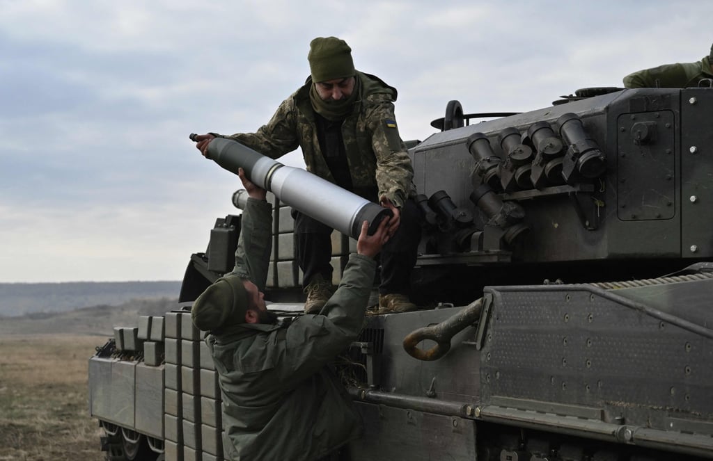 Tankers from the 33rd separate mechanised brigade of the Ukrainian Ground Forces fire with a Leopard 2A4 tank at an undisclosed location in Ukraine on Sunday. Photo: AFP Tankers from the 33rd separate mechanised brigade of the Ukrainian Ground Forces fire with a Leopard 2A4 tank at an undisclosed location in Ukraine on Sunday. Photo: AFP