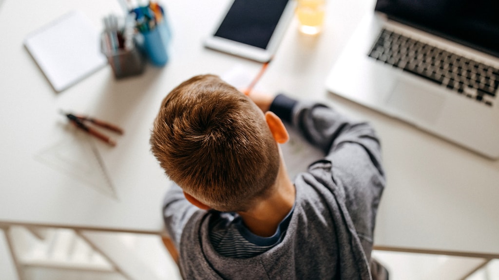 Te veel ouders houden kinderen thuis van school om overtuiging, vindt hof