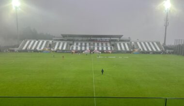 Estádio do Nacional 15 minutos depois dos clubes recolherem aos balneários.