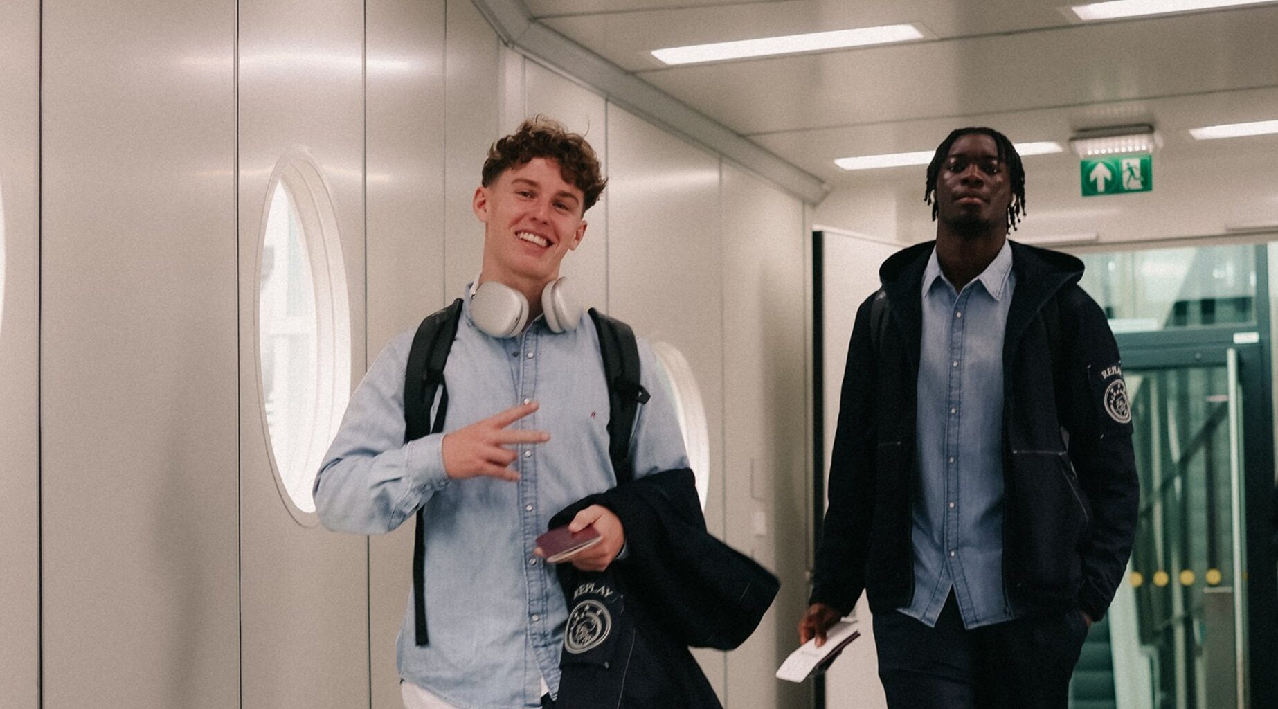 Ajax zonder Fitz-Jim, Henderson, Traoré en Weghorst naar Praag. Faberski en Konadu voor het eerst in de selectie.