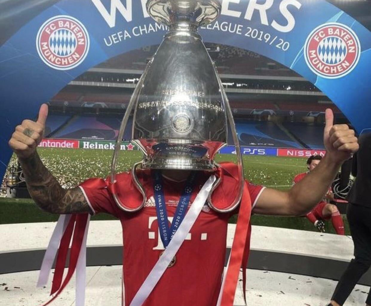 Best UCL trophy pic ever 💯