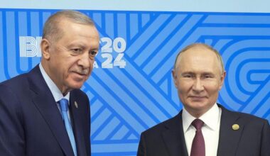 Partner della Nato, ma corteggia i Brics. Il Sultano vede Putin e tesse la sua tela