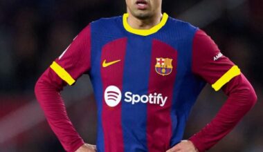 Am I the only one that misses the yellow collars and sleeves. I just miss having yellow on the kits in general.