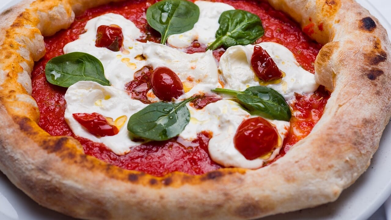 Dove mangiare (e quanto costa) la pizza più buona d'Italia