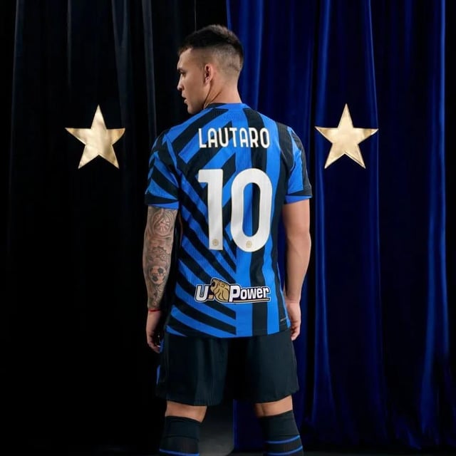 I made my own Inter jersey wallpaper and wanted to share it (second picture) not self-promotion, just a homemade work by myself to share with fellow inter fans.