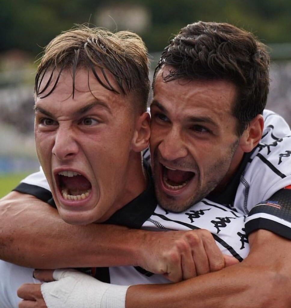 [via @FcInterNewsit] Inter will not keep Francesco Pio Esposito in the first team next season. Italian and foreign clubs, including Feyenoord, have been monitoring him but the plan is to loan out the forward to a team in Serie A.