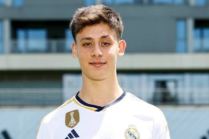 Sabuncuoglu (Tier 0 source for Fenerbahçe): The news on Arda Güler potentially being loaned to Fenerbahçe are absolutely false. Arda and his family loves Madrid, and would love to stay at Madrid.Fenerbahçe will not transfer Arda nor Arda is interested in leaving Madrid for any other team.