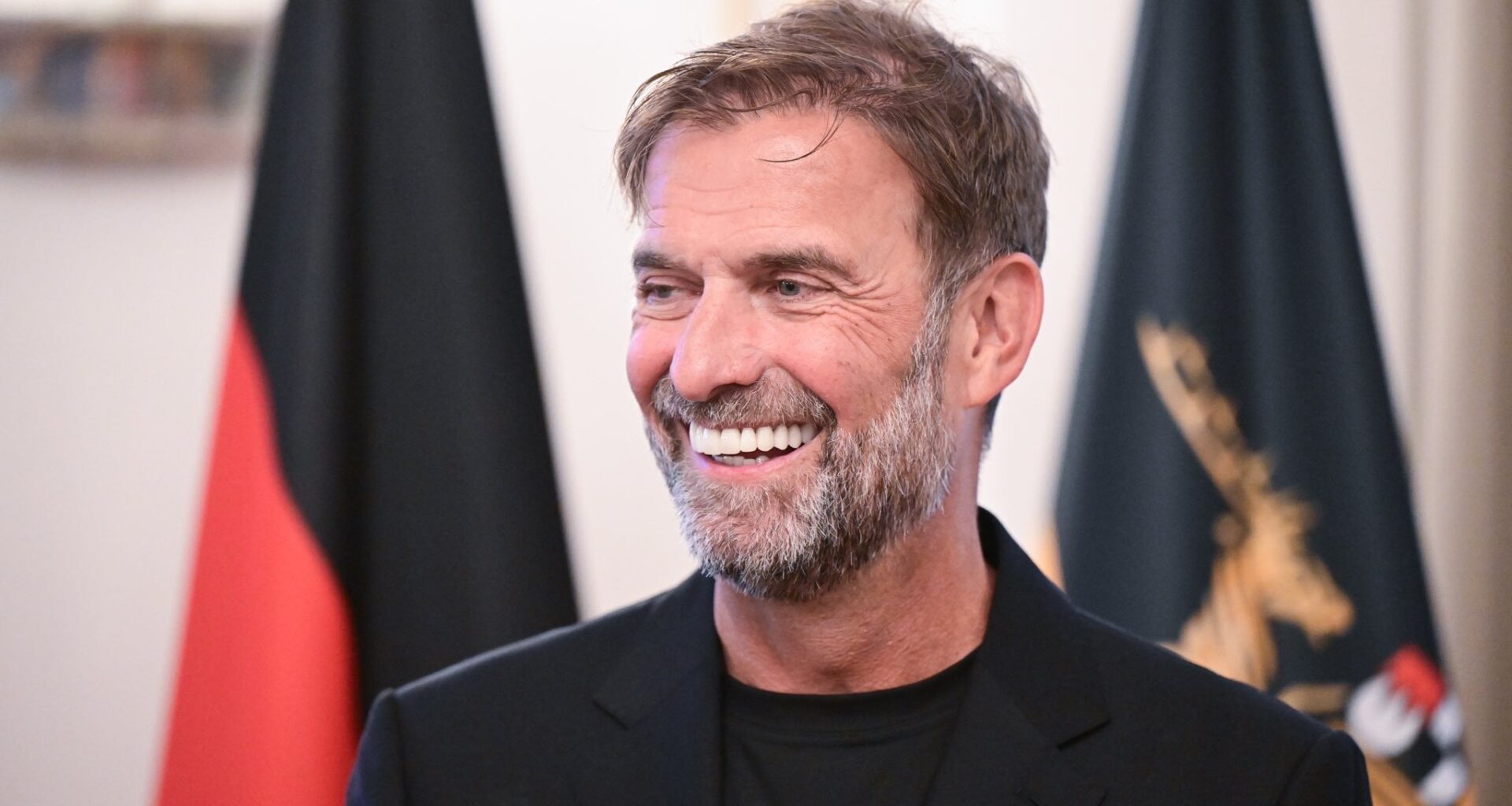 [Plettenberg] Liverpool Legend Jürgen Klopp will become the new "Global Head of Soccer" at Red Bull on January 1, 2025. Klopp has already signed a long-term contract. Additionally, Klopp has secured an exit option allowing him to become the head coach of the German national team in the future