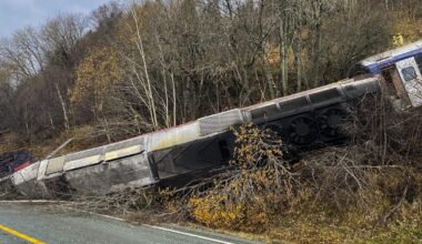 Na severe Nórska sa vykoľajil vlak