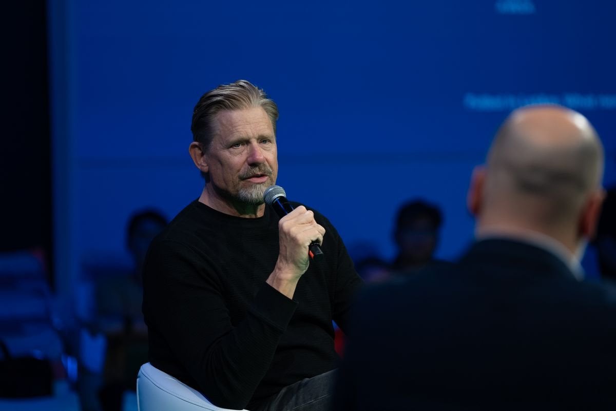Peter Schmeichel «De cada vez que o meu filho muda de clube, o Estoril ganha dinheiro»