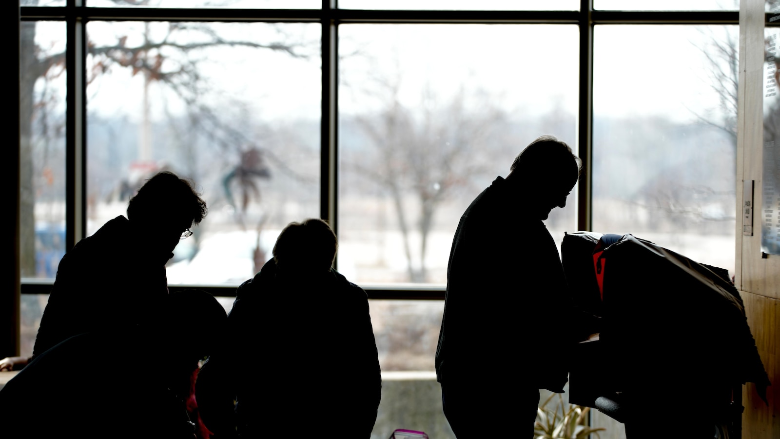 Early voting kicks off in battleground Wisconsin with push from Obama, Walz