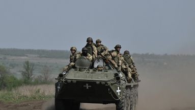Des soldats ukrainiens près de Tchassiv Yar le 24 avril 2024.