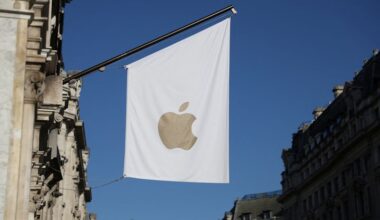 UK consumer group takes on Apple over iCloud service