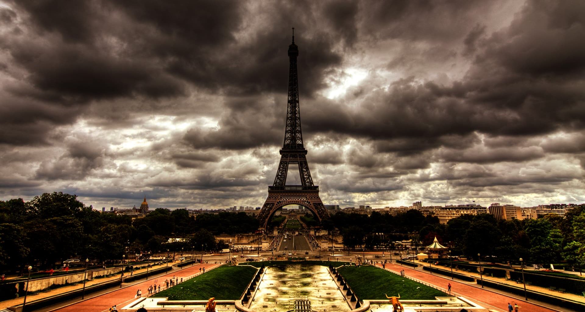 France's political chaos drives borrowing costs to same level as Greece's