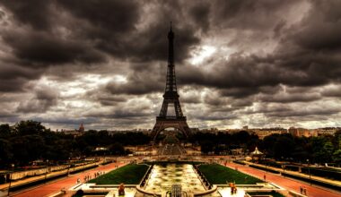 France's political chaos drives borrowing costs to same level as Greece's