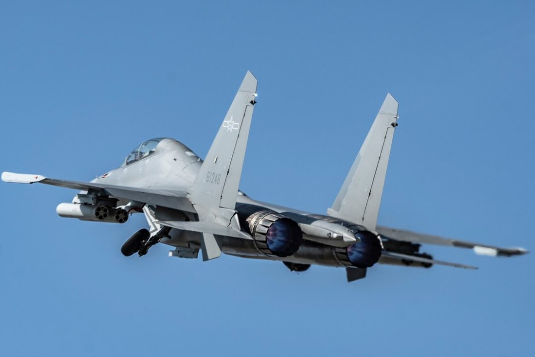 China Shenyang J-16 fighter jet