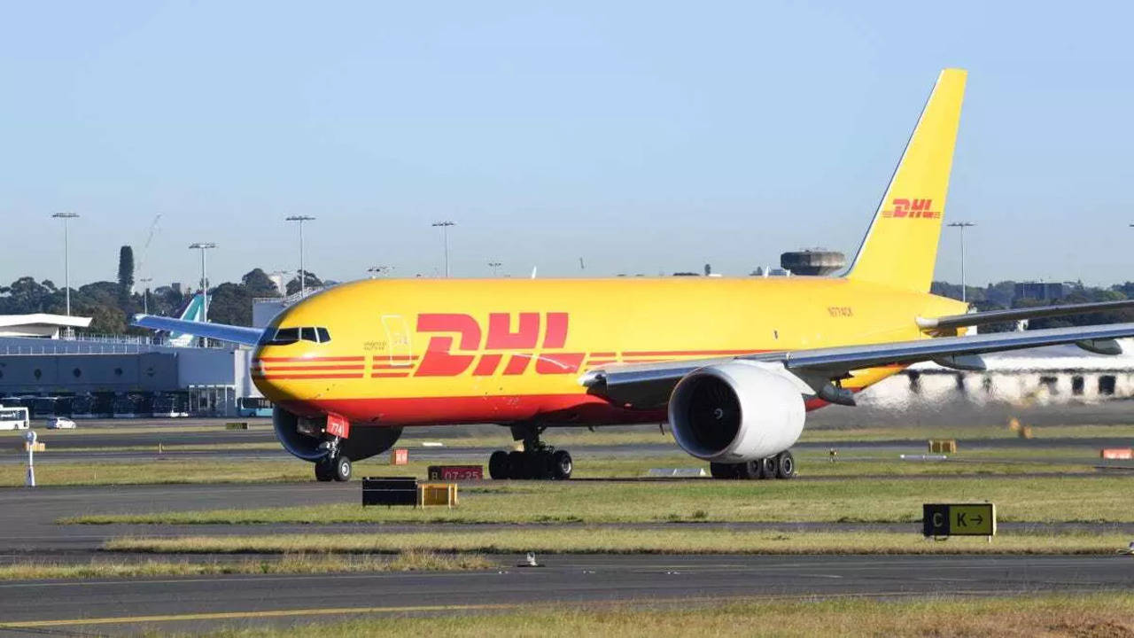 DHL Cargo Plane Crash (Photo Credits: X / Twitter) DHL Cargo Plane Crash (Photo Credits: X / Twitter)