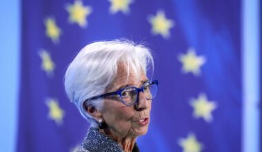 No, Christine Lagarde doesn't want to scrap cash to fight climate change
